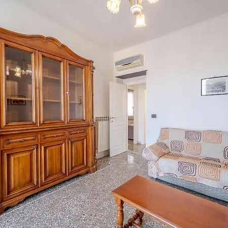 Apartment Borgoratti Cozy Flat With Balcony Genoa